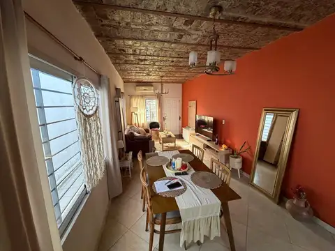 Casa 4 ambientes con 2 baños