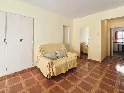 Venta Departamento Monoambiente Amoblado Con baño reciclado y cocina separada Placard Caballito