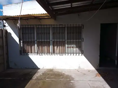 Casa 6 ambientes con 2 baños