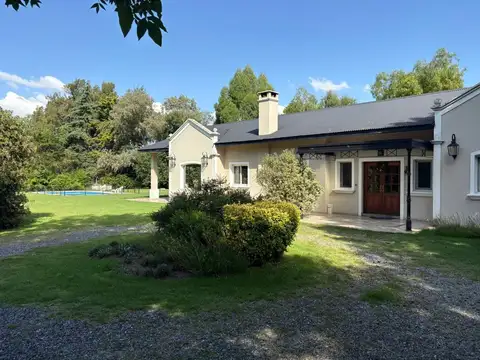 Casa en Alquiler con 1 cochera