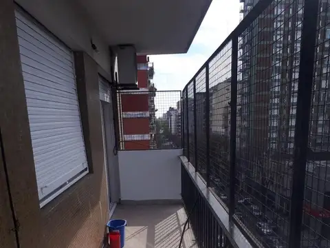 3 ambientes dos baños 60 m2  balcón al frente