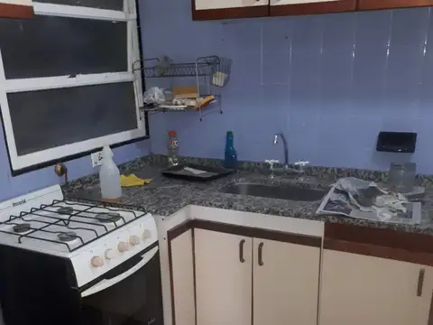 3 ambientes dos baños 60 m2  balcón al frente