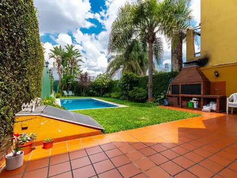 Casa en Venta con 2 cocheras