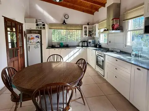 Se vende casa de 4 ambientes Apta Crédito Hipotecario en Lezica y Torrezuri, Luján
