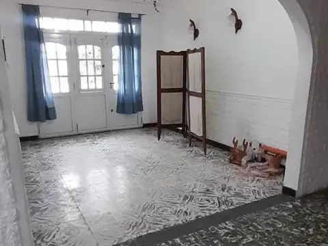 AMPLIA CASA EN GUADALUPE OESTE