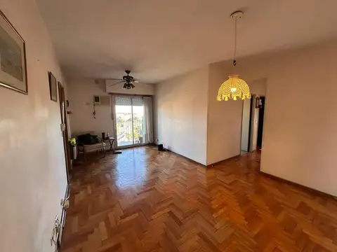 Excelente departamento de 4 ambientes en Villa Martelli frente al Parque Sarmiento.