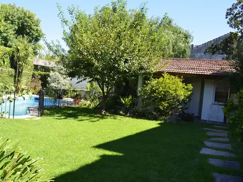 Casa en Venta con 3 cocheras