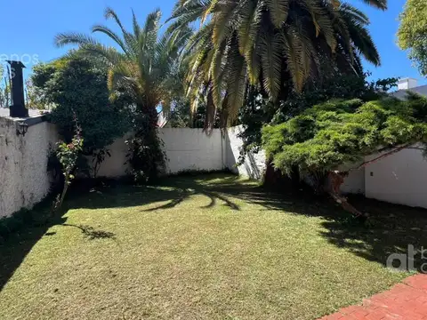 Villa Devoto. Casa 4 ambientes con jardín en alquiler temporario