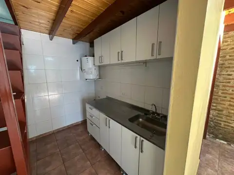 Depto Tipo Casa en Alquiler en Bernal, $ 400.000