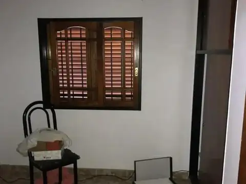 Casa 6 ambientes con 2 baños