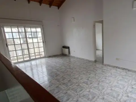 PH 2 dormitorios, con balcon y patio con parrilla y lavadero