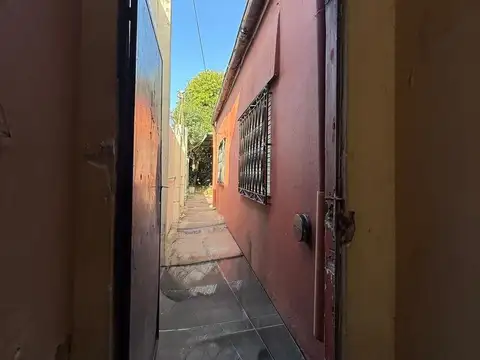 Casa 6 ambientes con 2 baños