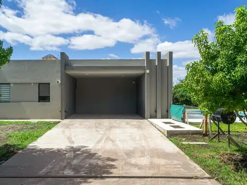 Casa en Venta con 2 cocheras