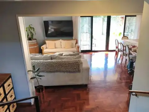 Casa en Venta con 4 cocheras