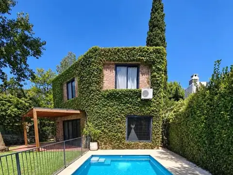Casa de Diseño exclusivo en Barrio Santa Rita 