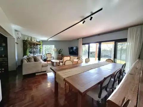 Maestra Juana Rueda 1600