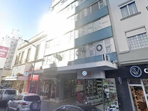 Rivadavia e/ San Luis y Córdoba