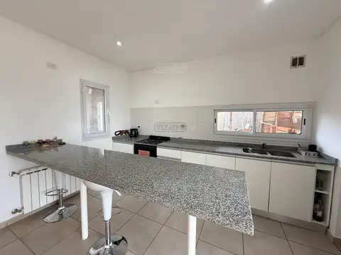 Casa 3 ambientes con 2 baños