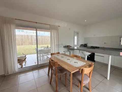 Casa en Alquiler en Pilar del Este - Casas del Este, $ 1.500.000