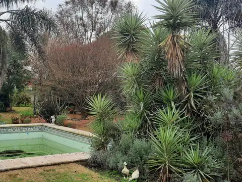 ESPECTACULAR CASA QUINTA EN RESIDENCIAL, IBARLUCEA.