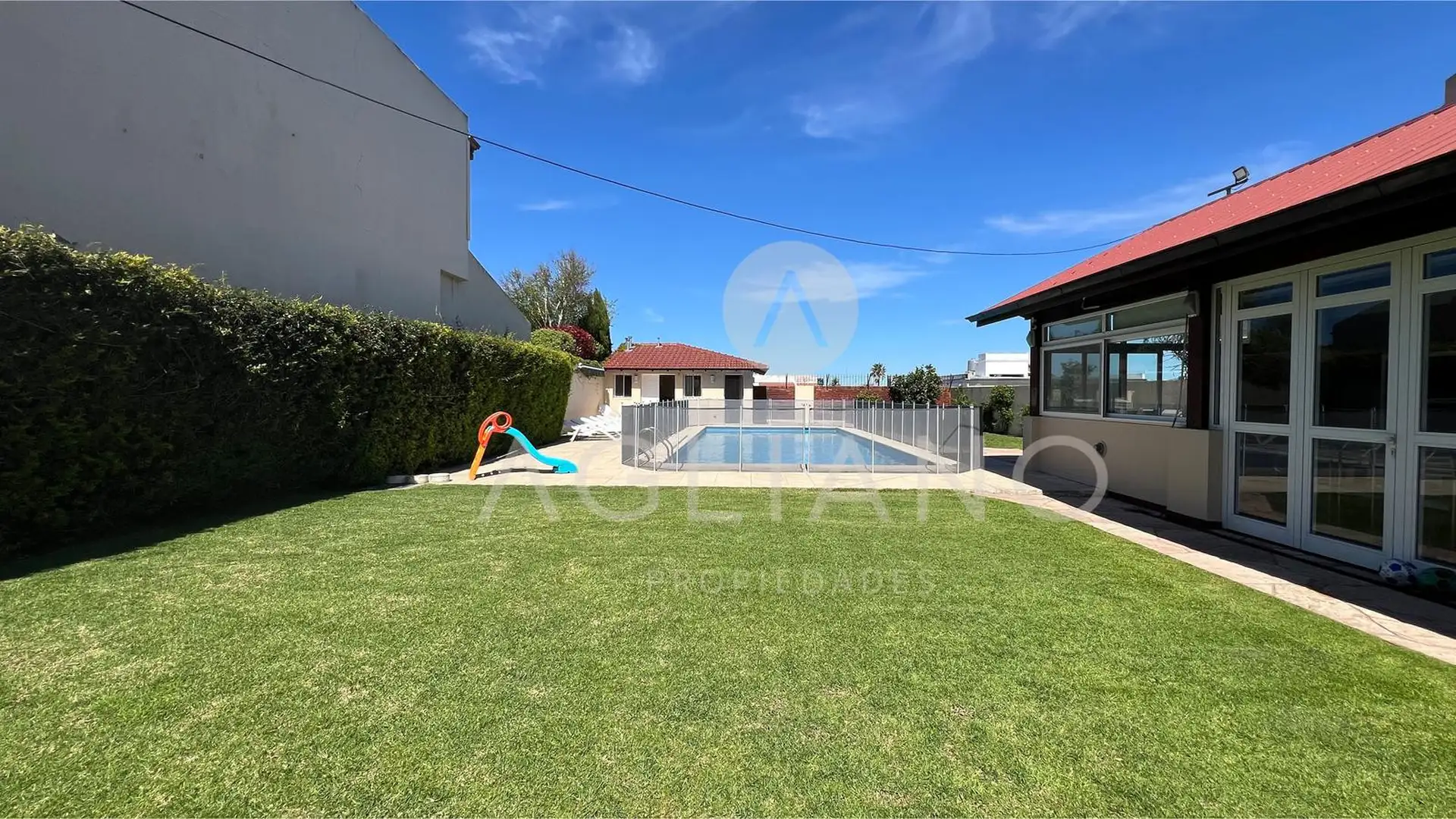 Terreno 450m² con quincho y pileta — San Carlos