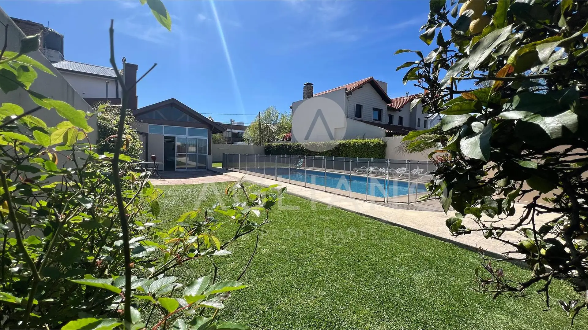 Terreno 450m² con quincho y pileta — San Carlos