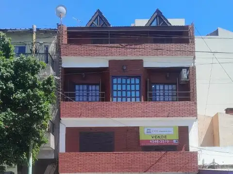 VENTA Local comercial mas 3 departamentos Mataderos