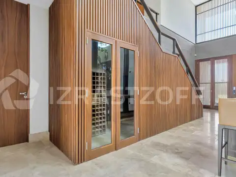 Casa en Venta con 4 cocheras