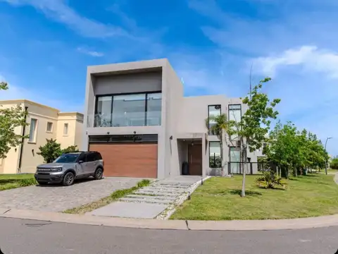 CASA EN VENTA 4 AMBIENTES ARAUCARIAS PUERTOS