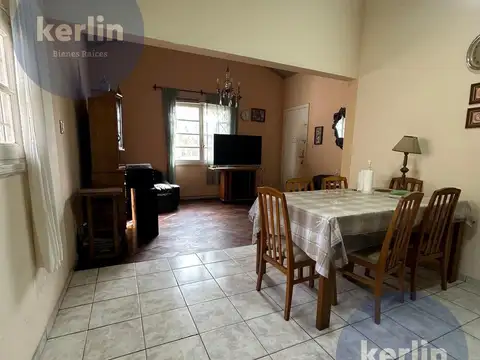 Casa 5 ambientes con 1 baño