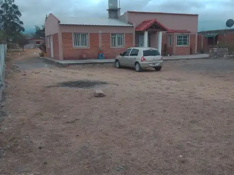 Casa 6 ambientes con 2 baños