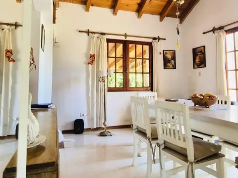 Casa 5 ambientes con 3 baños