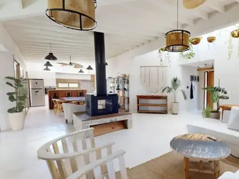 Casa 4 ambientes con 2 baños