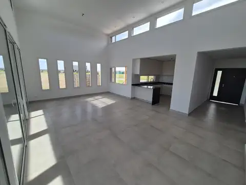 VENTA CASA 5 AMBIENTES PUERTOS DEL LAGO NATIVAS
