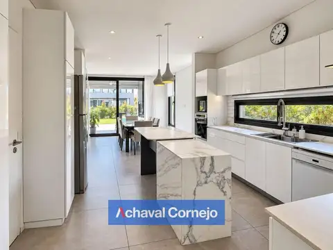 Casa 5 ambientes con 2 baños