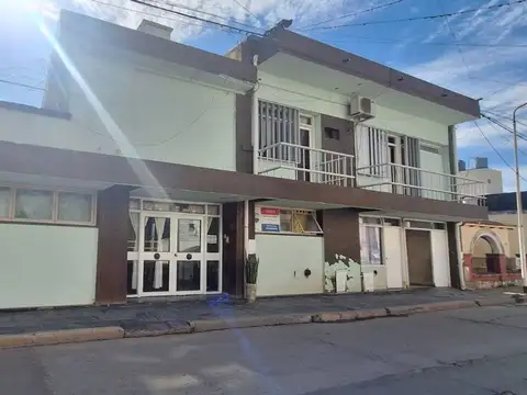 Gran propiedad céntrica con múltiples usos-Coronda