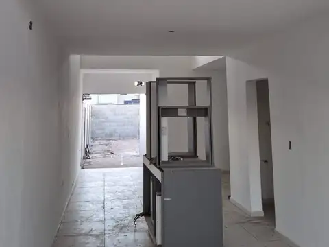 Casa 5 ambientes con 2 baños