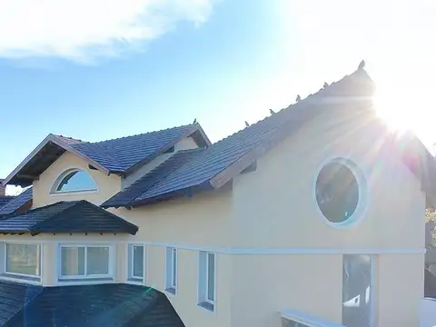 Casa en Venta con 4 cocheras