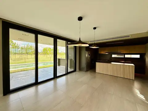 Casa en Alquiler al Este