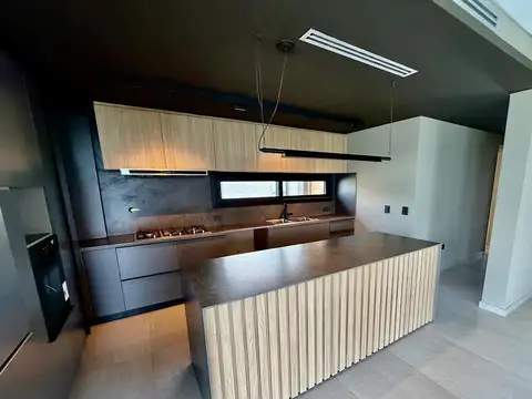 Casa en Alquiler de 4 dormitorios