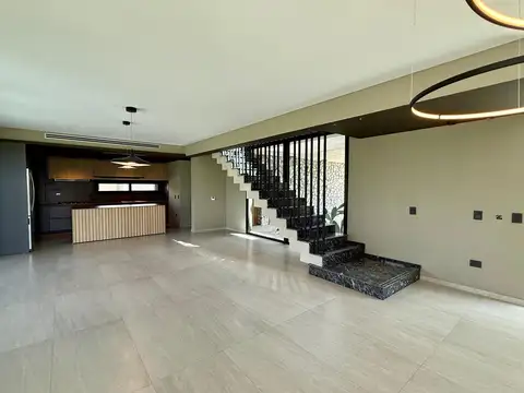 Casa 7 ambientes con 5 baños