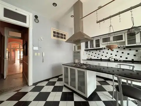 Oficina 7 ambientes con 2 baños