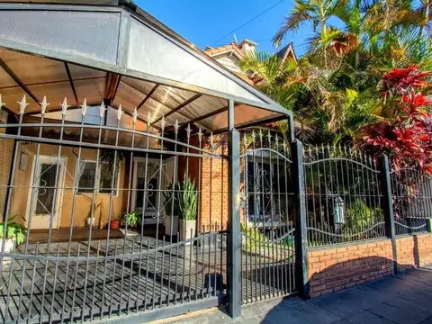 Venta Casa 6 ambientes en Ramos Mejía con jardín y garaje CON CONSULTORIO