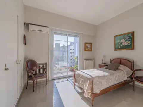Venta 3 amb.  Belgrano  Neo francés ; Renovado , piso alto , luminoso y gran jardin comun