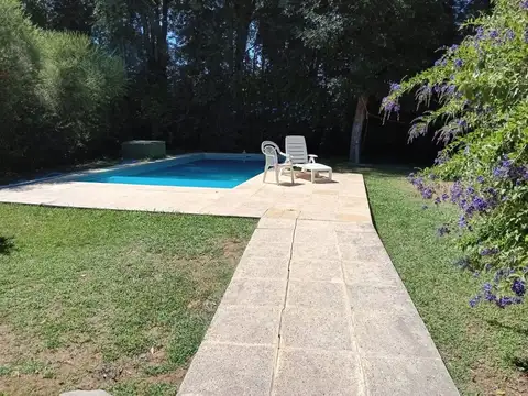 Casa 4 ambientes con 2 baños