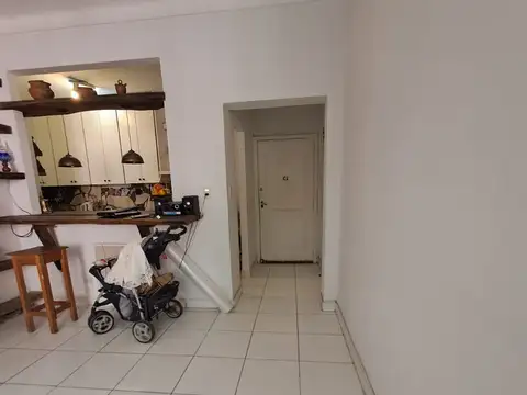 Avenida Escalada 100, Piso pb