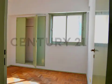 Departamento 2 ambientes Luminoso Contrafrente en Flores - Ideal vivienda o Inversión.