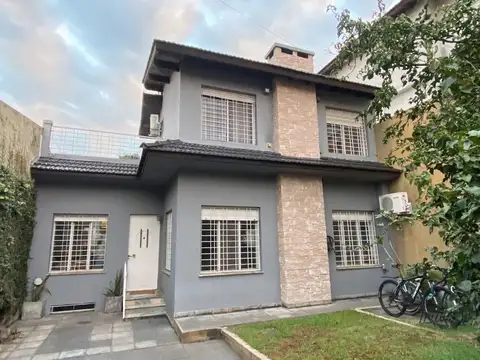 CASA EN VENTA EL PALOMAR- 5 AMBIENTES QUINCHO