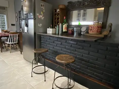 CASA EN VENTA EL PALOMAR- 5 AMBIENTES QUINCHO