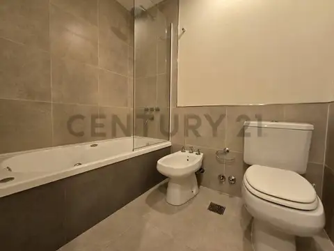 Av. Enrique Shaw, entre Martin Pescador y Melgacho , Piso 1